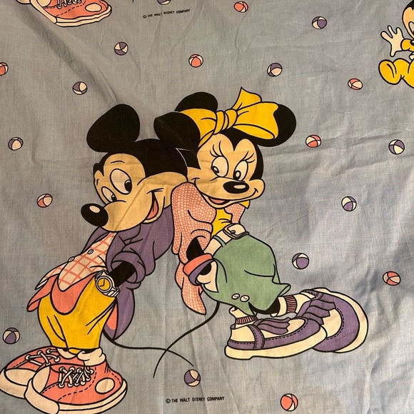 Twin size fitted bed sheet
The Disney company vintage Minnie and Mickie - Picture 2 of 6